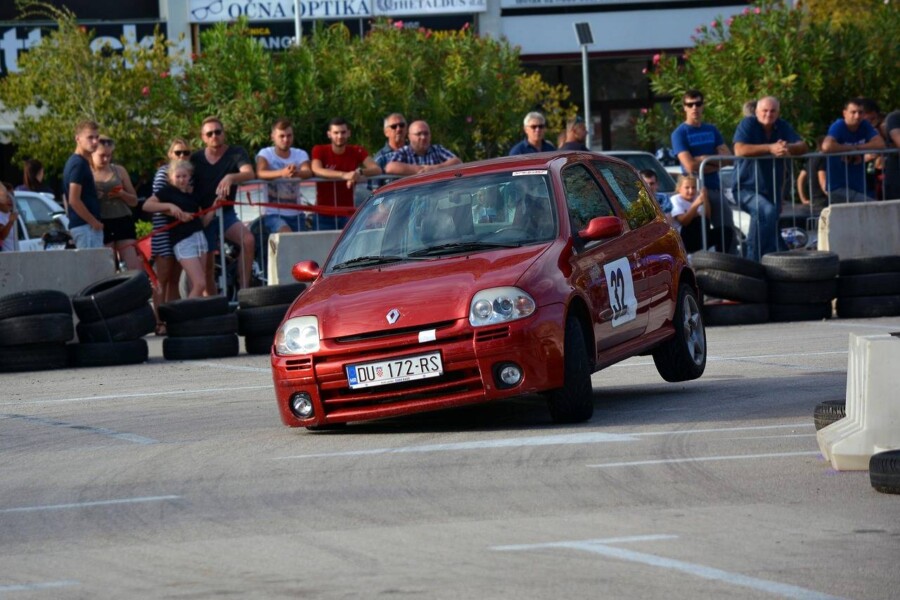 Kontrolki w Renault Clio 3 co oznaczają i kiedy warto zwrócić na nie uwagę?