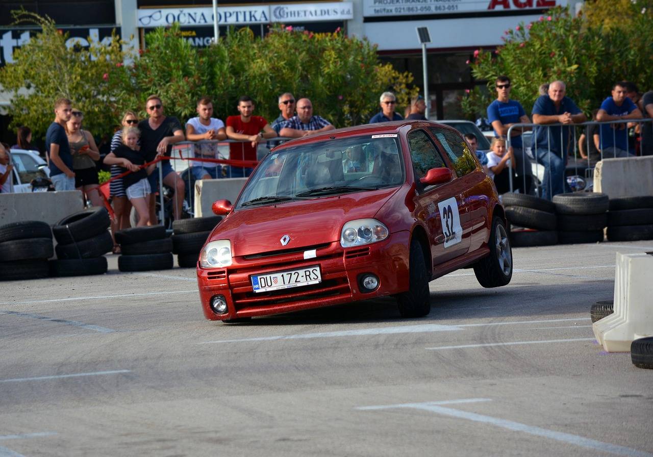 Kontrolki w Renault Clio 3 co oznaczają i kiedy warto zwrócić na nie uwagę?